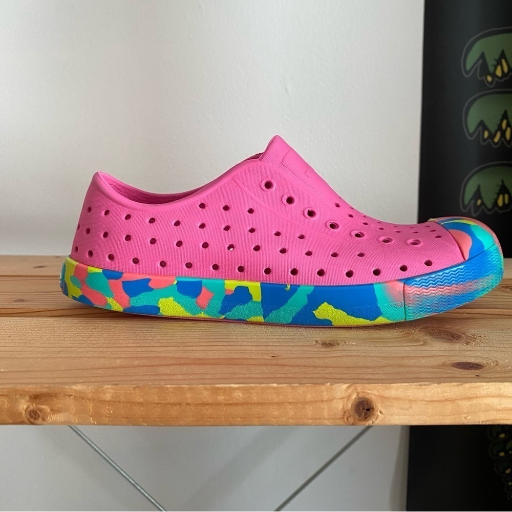 Native Shock Pink Marbled Jefferson Waterproof Shoes 3 - Picture 4 of 13
